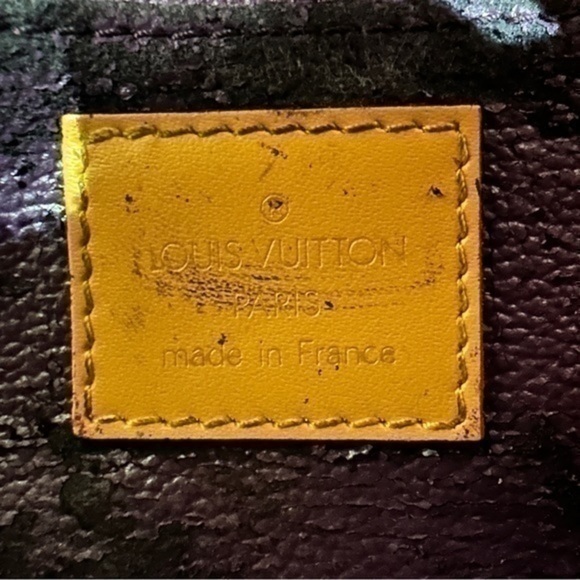 Authentic Louis Vuitton Epi Portefeville. Wallet/coin case. Yellow. - Picture 14 of 16